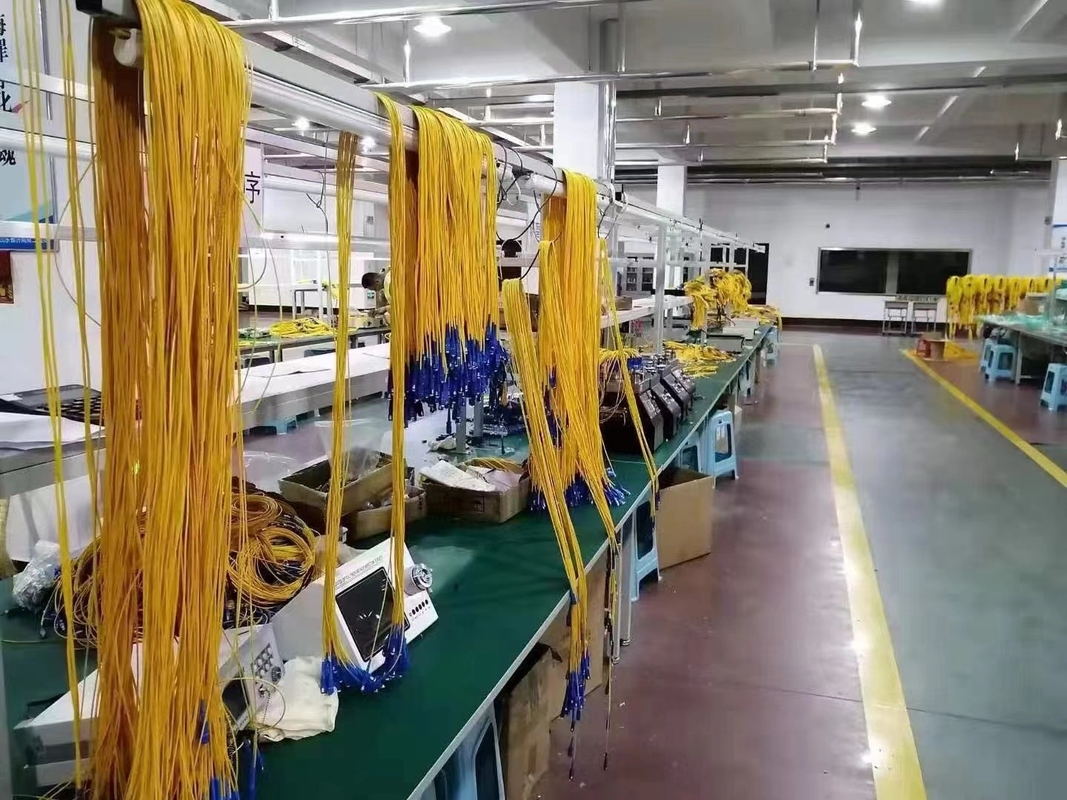 Tipi di interfaccia di alta qualità del cavo di toppa di Direct Fiber Optic del produttore SC/LC, gamma 1.5m-30m LSZH di lunghezza