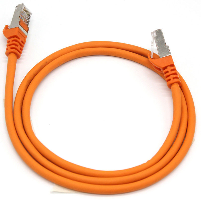 Corde di patch Cat5e ad alta velocità per una connessione di rete senza soluzione di continuità e stabile